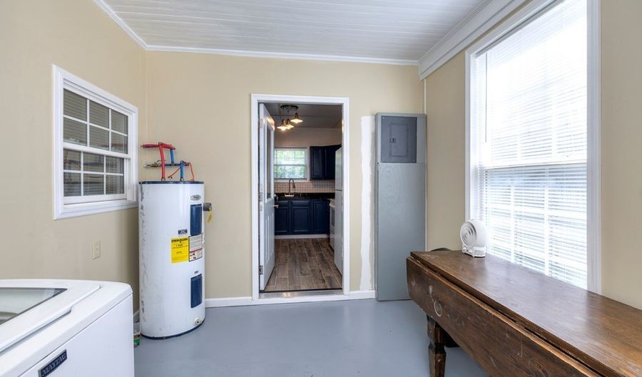 411 N Main St, Bishopville, SC 29010 - 2 Beds, 2 Bath