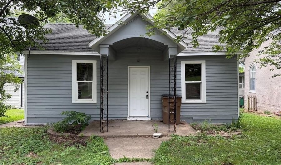604 Laramie St, Atchison, KS 66002 - 2 Beds, 1 Bath