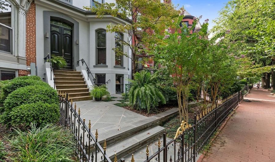 1302 RHODE ISLAND Ave NW #B, Washington, DC 20005 - 2 Beds, 2 Bath