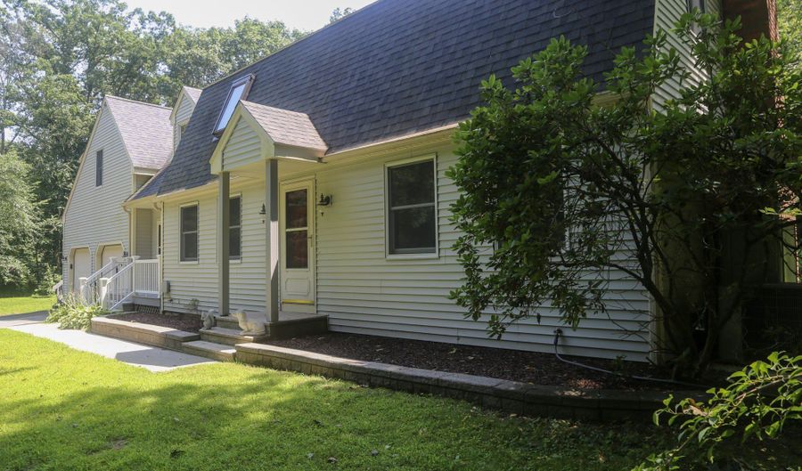 189 Crane Hollow Rd, Bethlehem, CT 06751 - 3 Beds, 3 Bath