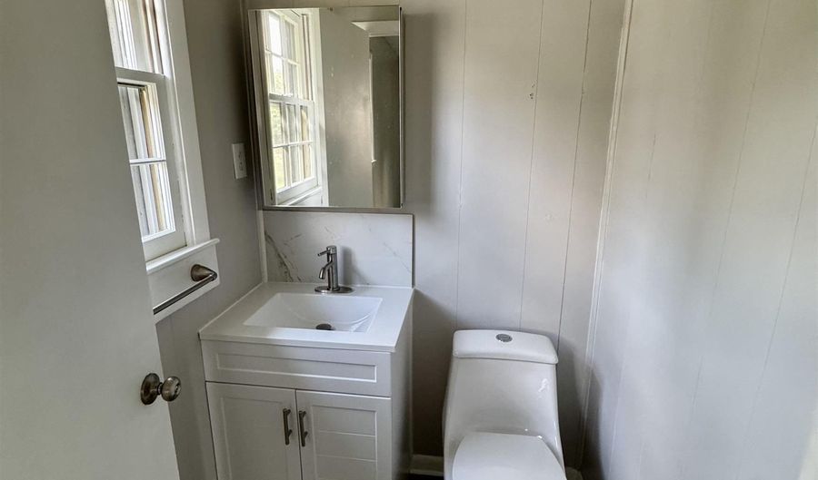 206 Chestnut St, Athens, AL 35611 - 3 Beds, 1 Bath