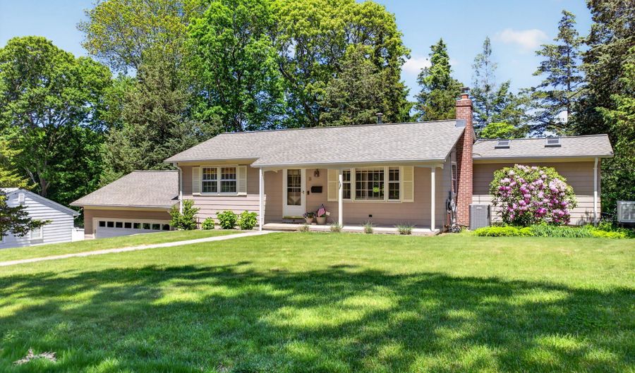 8 Liberty Rdg, Clinton, CT 06413 - 2 Beds, 3 Bath