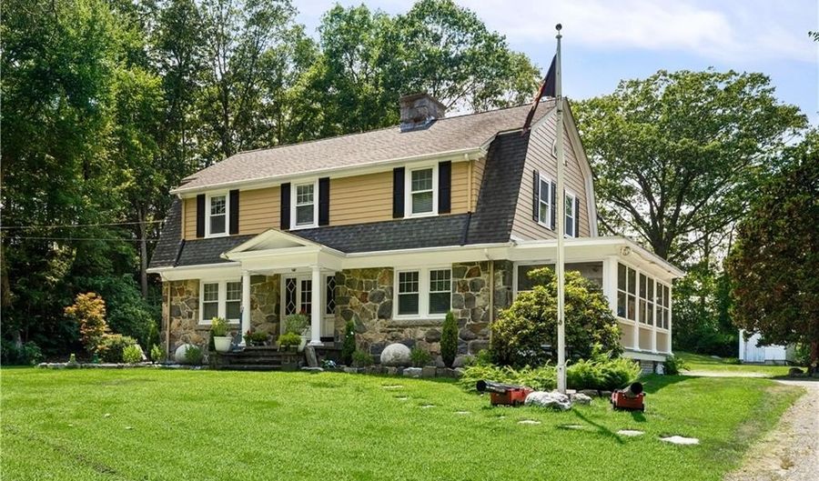 121 Commonwealth Ave, Warwick, RI 02886 - 3 Beds, 2 Bath