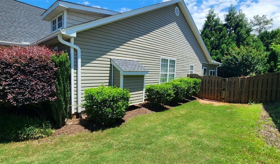 102 McLeod St, Anderson, SC 29621 - 3 Beds, 2 Bath