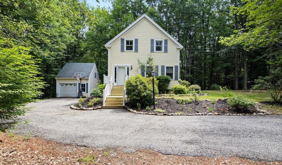12 Dominic Dr, Barrington, NH 03825 - 3 Beds, 2 Bath