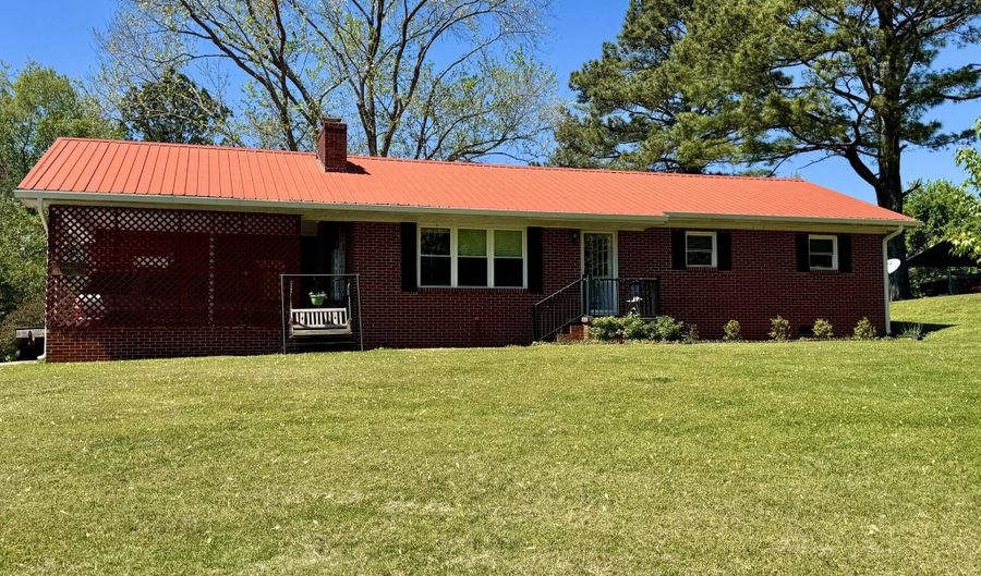 121 Magnolia Dr, Benton, TN 37307 - 3 Beds, 2 Bath