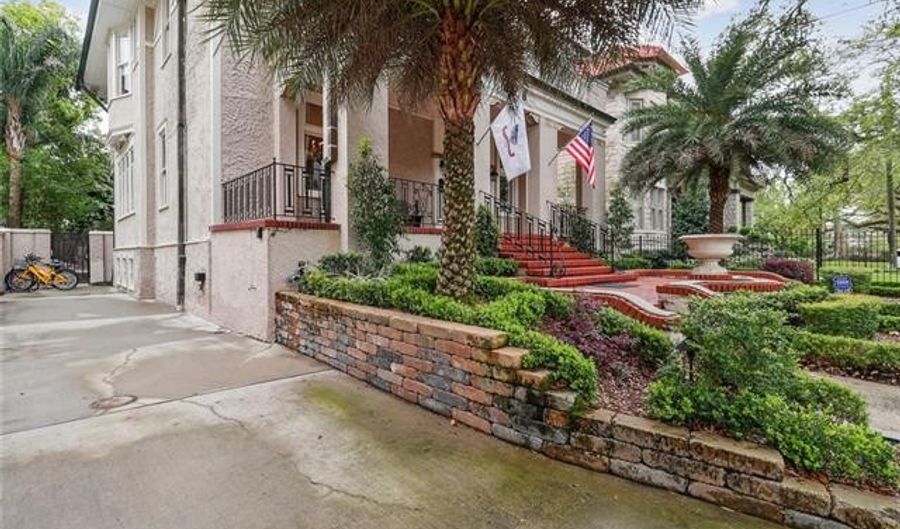 4626 ST CHARLES Ave, New Orleans, LA 70115 - 6 Beds, 5 Bath