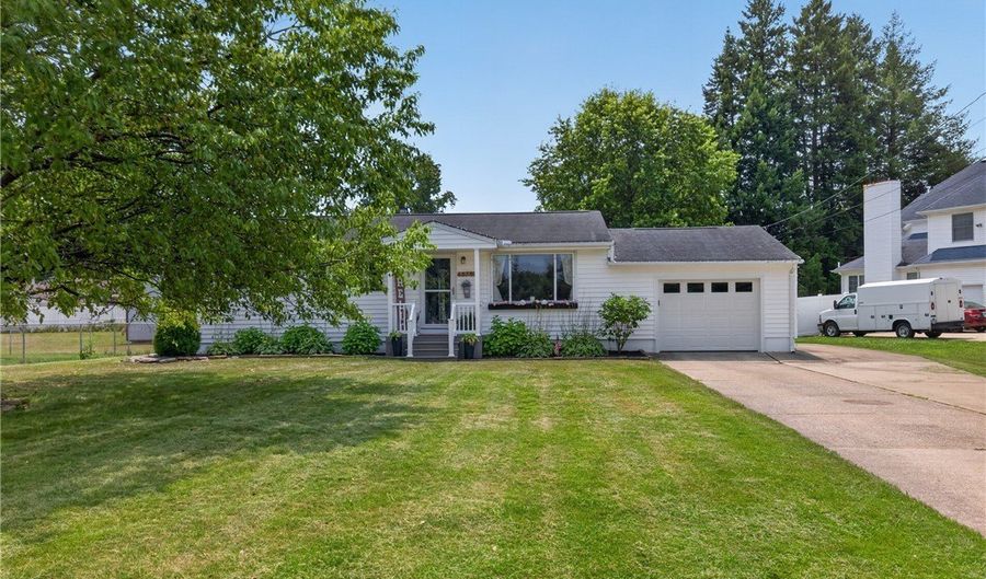 46785 Middle Ridge Rd, Amherst, OH 44001 - 3 Beds, 2 Bath