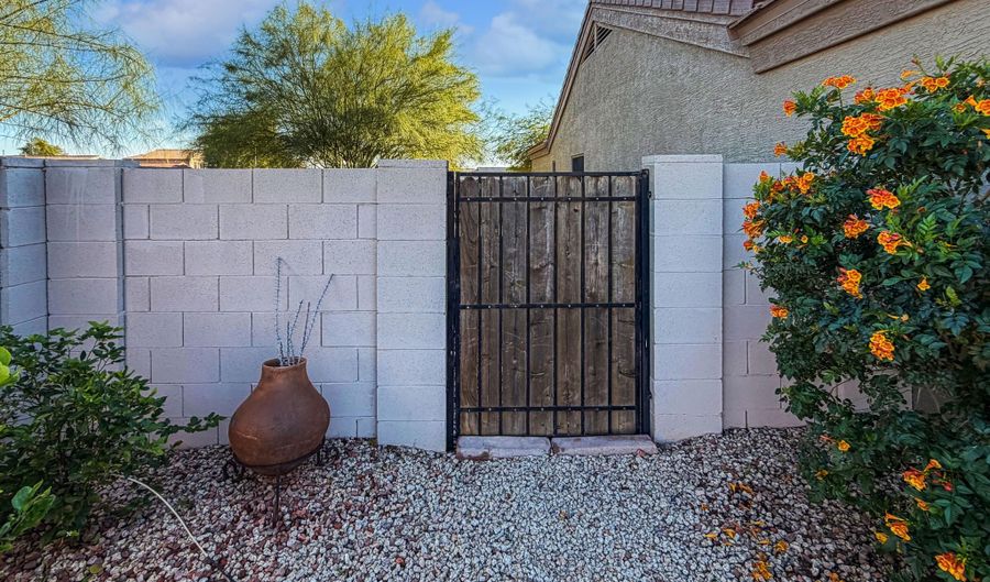 1386 E AVENIDA ISABELA, Casa Grande, AZ 85122 - 4 Beds, 2 Bath