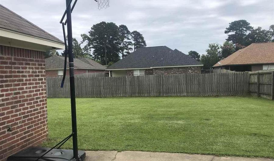 133 Blackstone Cir, Brandon, MS 39047 - 3 Beds, 2 Bath