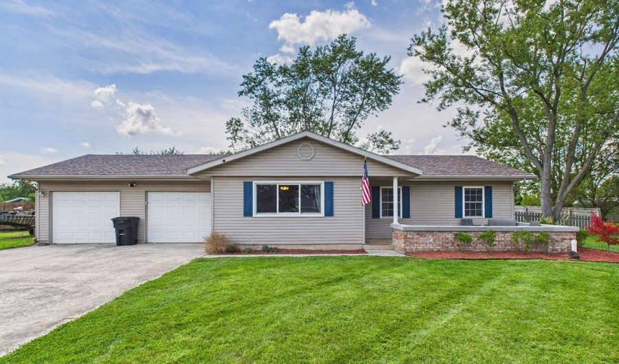 121 Woodland Dr, Hartford City, IN 47348 - 4 Beds, 2 Bath