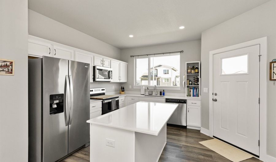 616 NE Pearl Dr, Ankeny, IA 50021 - 3 Beds, 4 Bath