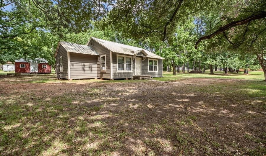 130 Dickey St With guest house, Bronson, TX 75930 - 3 Beds, 3 Bath