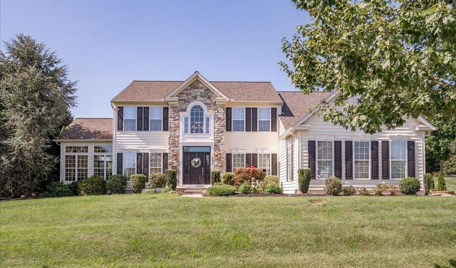 402 DERRYTOWN Dr, Bear, DE 19701 - 4 Beds, 3 Bath
