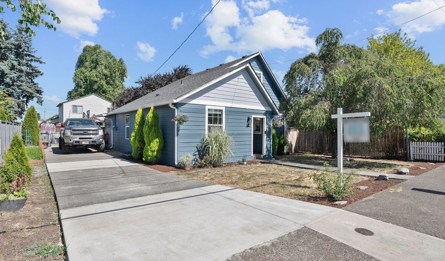 1127 LINN Ave, Oregon City, OR 97045 - 3 Beds, 1 Bath