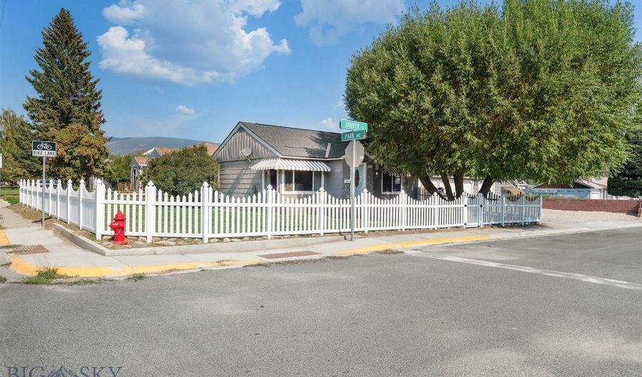 120 Juniper St, Anaconda, MT 59711 - 4 Beds, 2 Bath