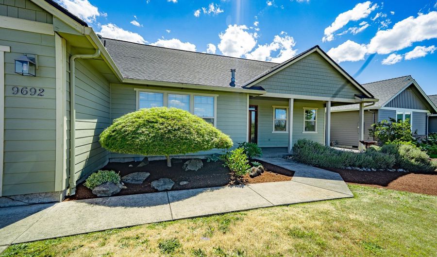 9692 WILLAMETTE St, Aumsville, OR 97325 - 3 Beds, 3 Bath