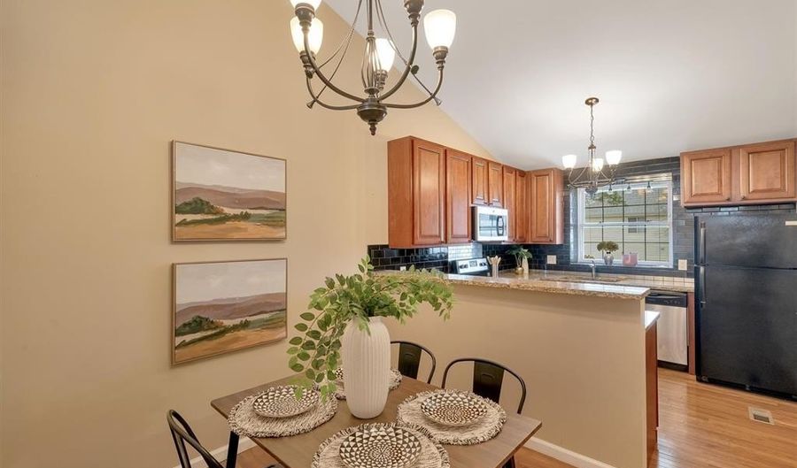 9343 Mackenzie Circle Dr, Affton, MO 63123 - 2 Beds, 3 Bath