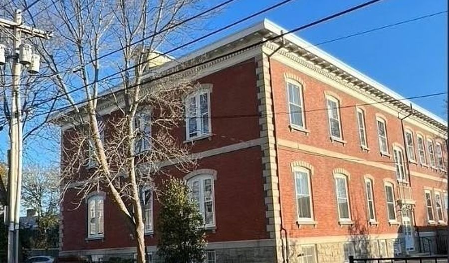12 Elm St 2, Newport, RI 02840 - 2 Beds, 2 Bath