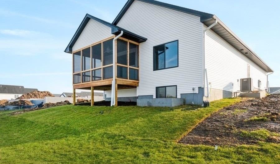 789 Clover Hill Dr, North Liberty, IA 52317 - 4 Beds, 3 Bath