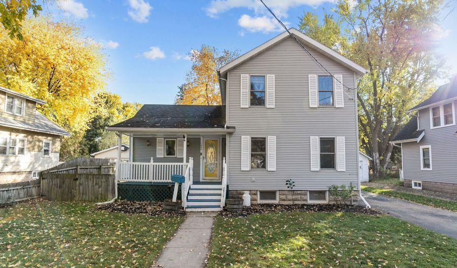 1600 N SUPERIOR St, Appleton, WI 54911 - 3 Beds, 2 Bath