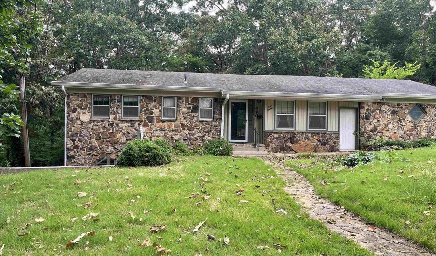 490 W Morrow St, Batesville, AR 72501 - 4 Beds, 3 Bath