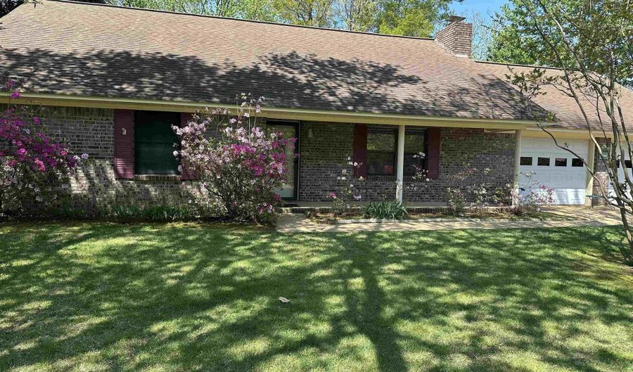 1307 Hickory St, Albertville, AL 35950 - 3 Beds, 2 Bath