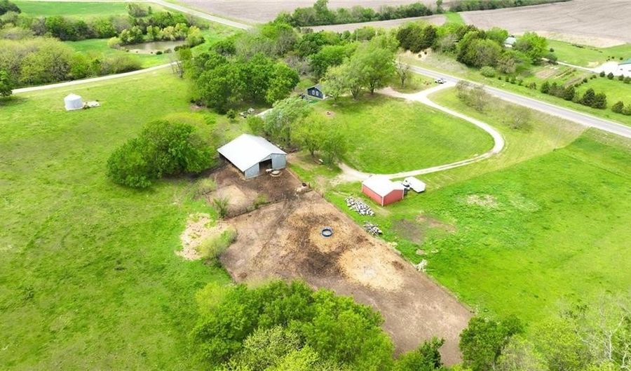 1633 N 600 Rd, Baldwin City, KS 66006 - 3 Beds, 3 Bath