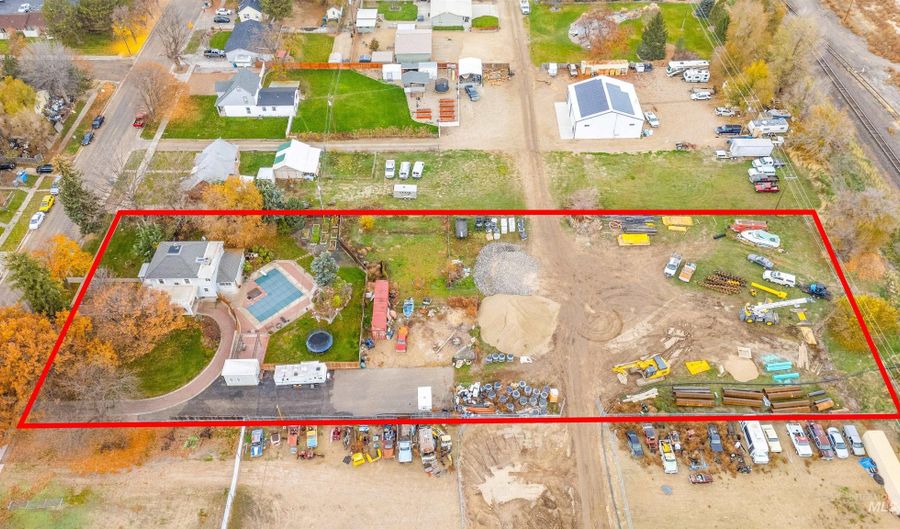 1917 Arthur St, Caldwell, ID 83605 - 5 Beds, 3 Bath