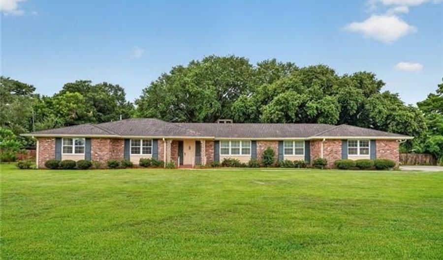 107 VICTORIA Dr, Belle Chasse, LA 70037 - 4 Beds, 3 Bath