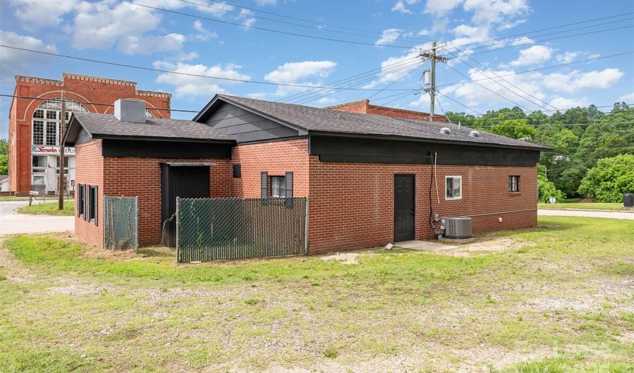 412 Flat Dr, Buffalo, SC 29321 - 2 Beds, 2 Bath