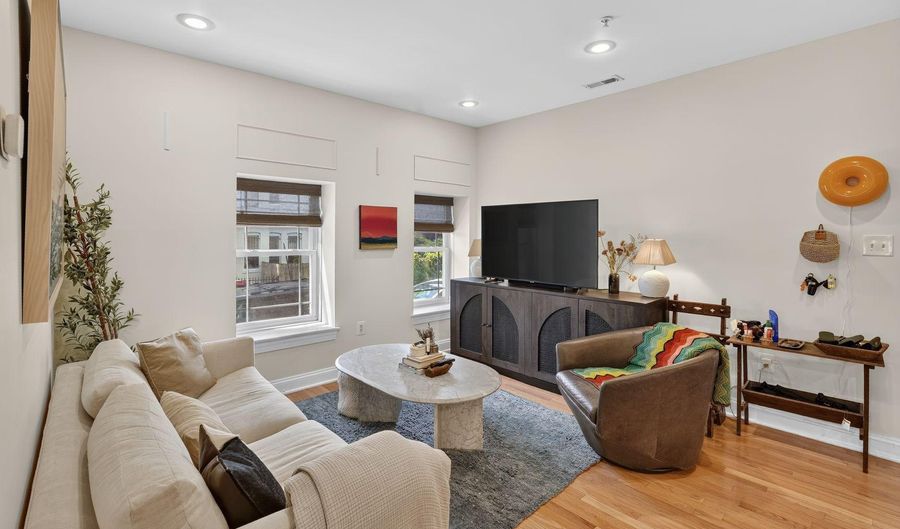 660 MORTON Pl NE, Washington, DC 20002 - 1 Beds, 1 Bath