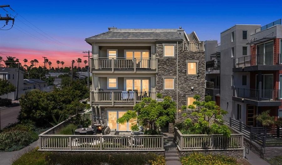 502 S Cleveland St 3, Oceanside, CA 92054 - 3 Beds, 3 Bath