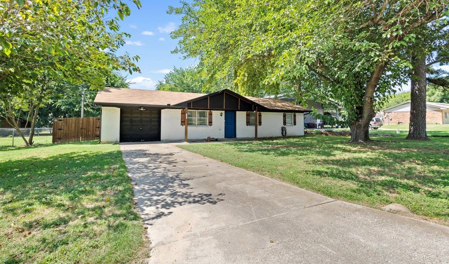 6204 Creek Crossing Rd, Alvarado, TX 76009 - 3 Beds, 2 Bath