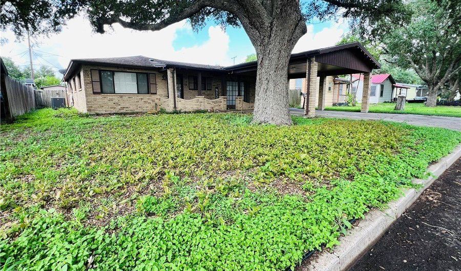 762 Glendale St, Alice, TX 78332 - 3 Beds, 2 Bath