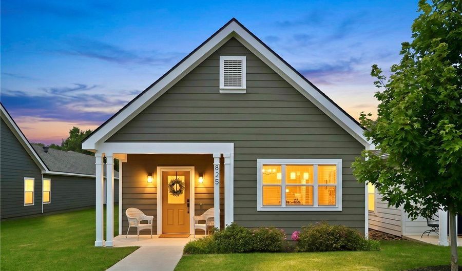 825 NE Heights Ln, Bentonville, AR 72712 - 3 Beds, 2 Bath