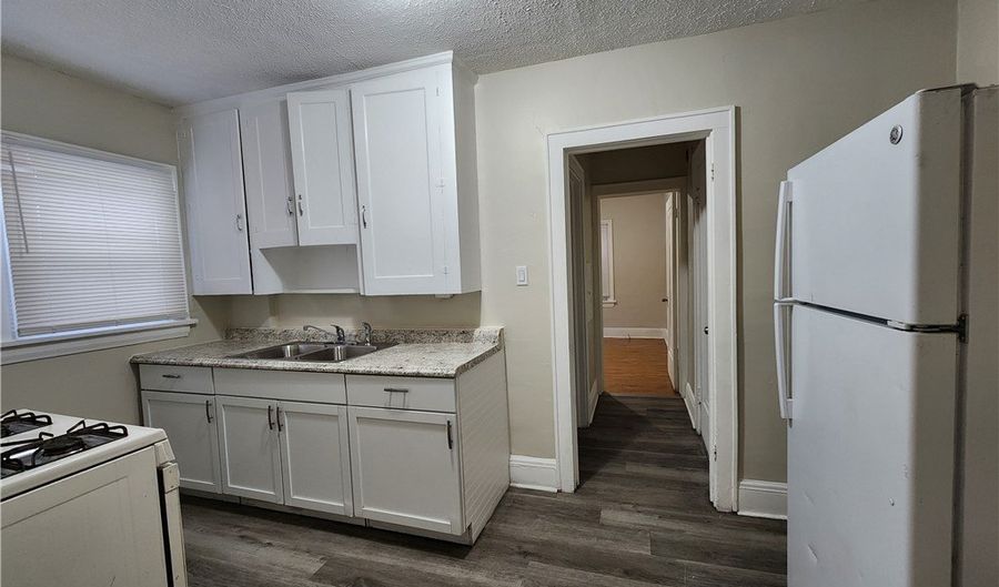 529 E Cuyahoga Falls Ave 1, Akron, OH 44310 - 2 Beds, 1 Bath