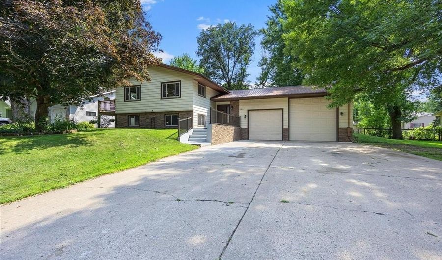 135 Knollwood St W, Annandale, MN 55302 - 3 Beds, 2 Bath