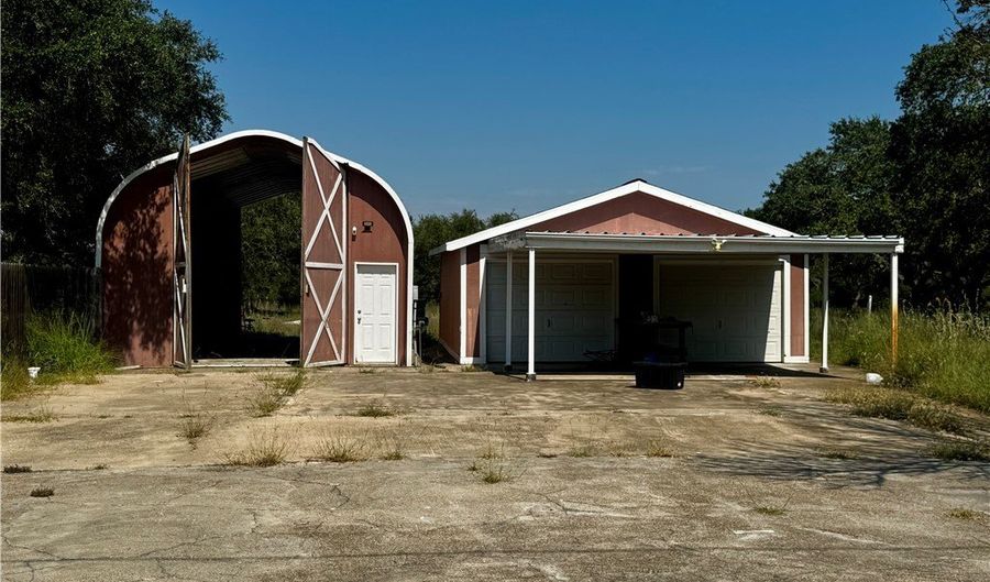 1552 W Johnson Ave, Aransas Pass, TX 78336 - 4 Beds, 2 Bath