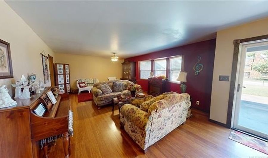 1005 S Broadway, Ada, OK 74820 - 3 Beds, 3 Bath