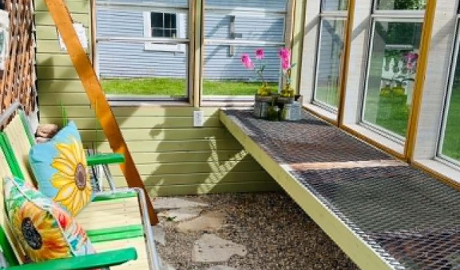 120 E Mirre St, Alpena, MI 49707 - 2 Beds, 2 Bath