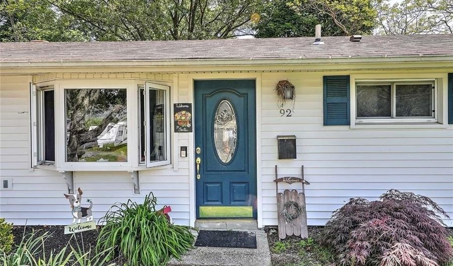 92 Chatworth Ave, Warwick, RI 02886 - 3 Beds, 1 Bath