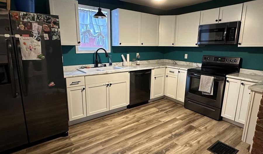 426 Diamond St, Ashland, OH 44805 - 3 Beds, 2 Bath