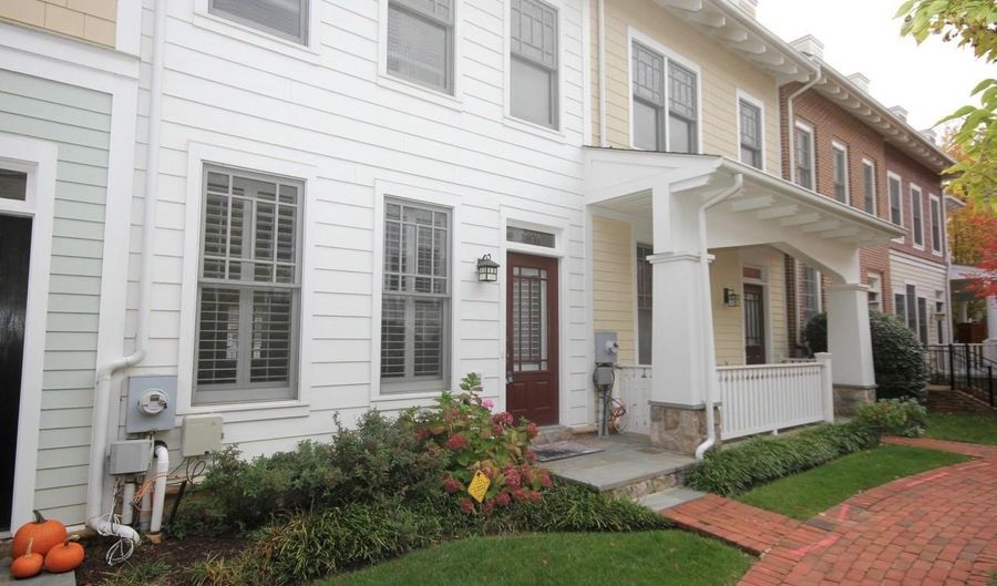 2831 11TH St N, Arlington, VA 22201 - 3 Beds, 4 Bath