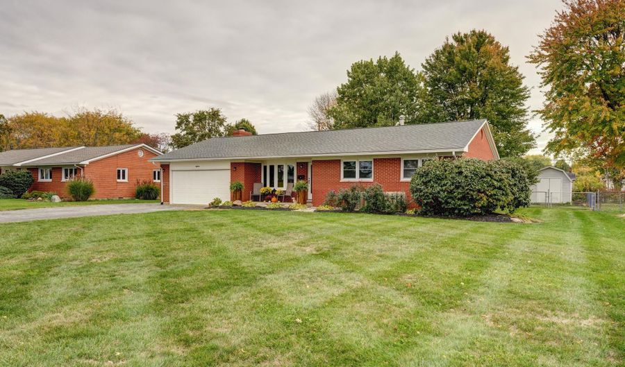 18 Greenmoor Dr, Arcanum, OH 45304 - 3 Beds, 2 Bath