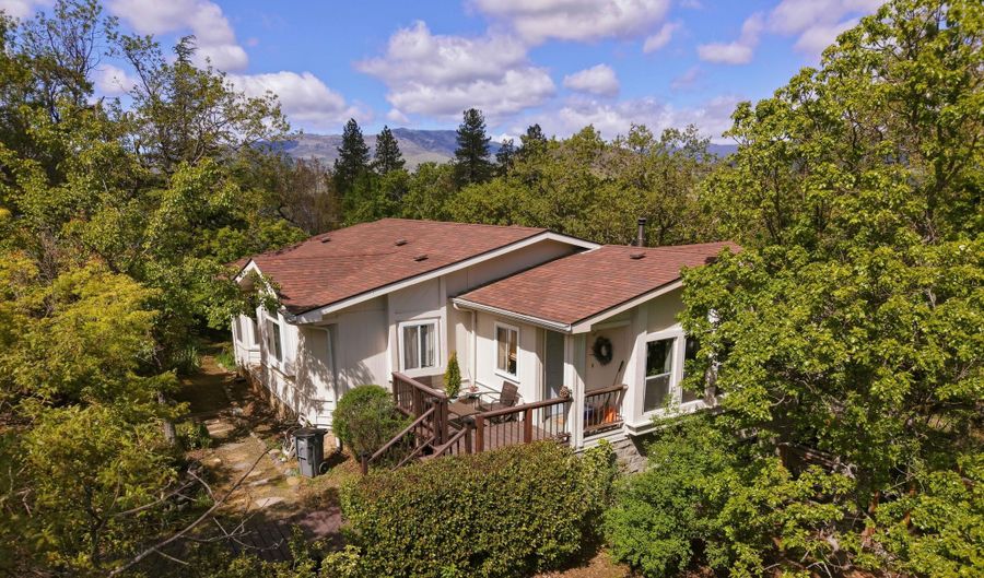 723 Reiten Dr, Ashland, OR 97520 - 3 Beds, 2 Bath