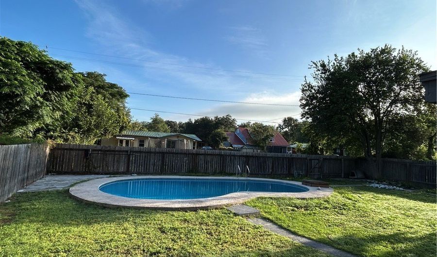 1217 Rose Dr, Alice, TX 78332 - 3 Beds, 2 Bath