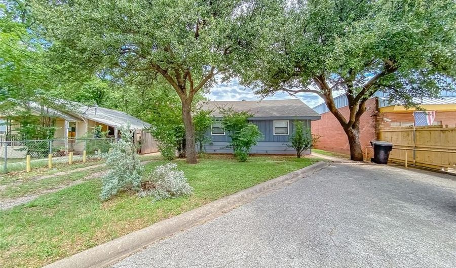 3033 S 7th St, Abilene, TX 79605 - 2 Beds, 1 Bath