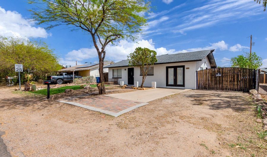 1985 S Plaza Dr, Apache Junction, AZ 85120 - 3 Beds, 2 Bath
