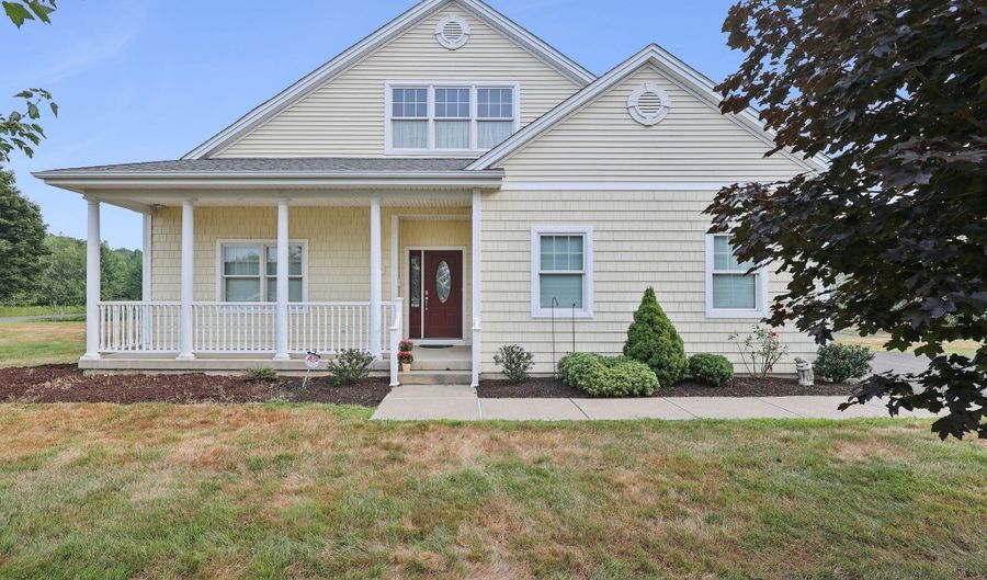 752 Matthews St, Bristol, CT 06010 - 3 Beds, 2 Bath